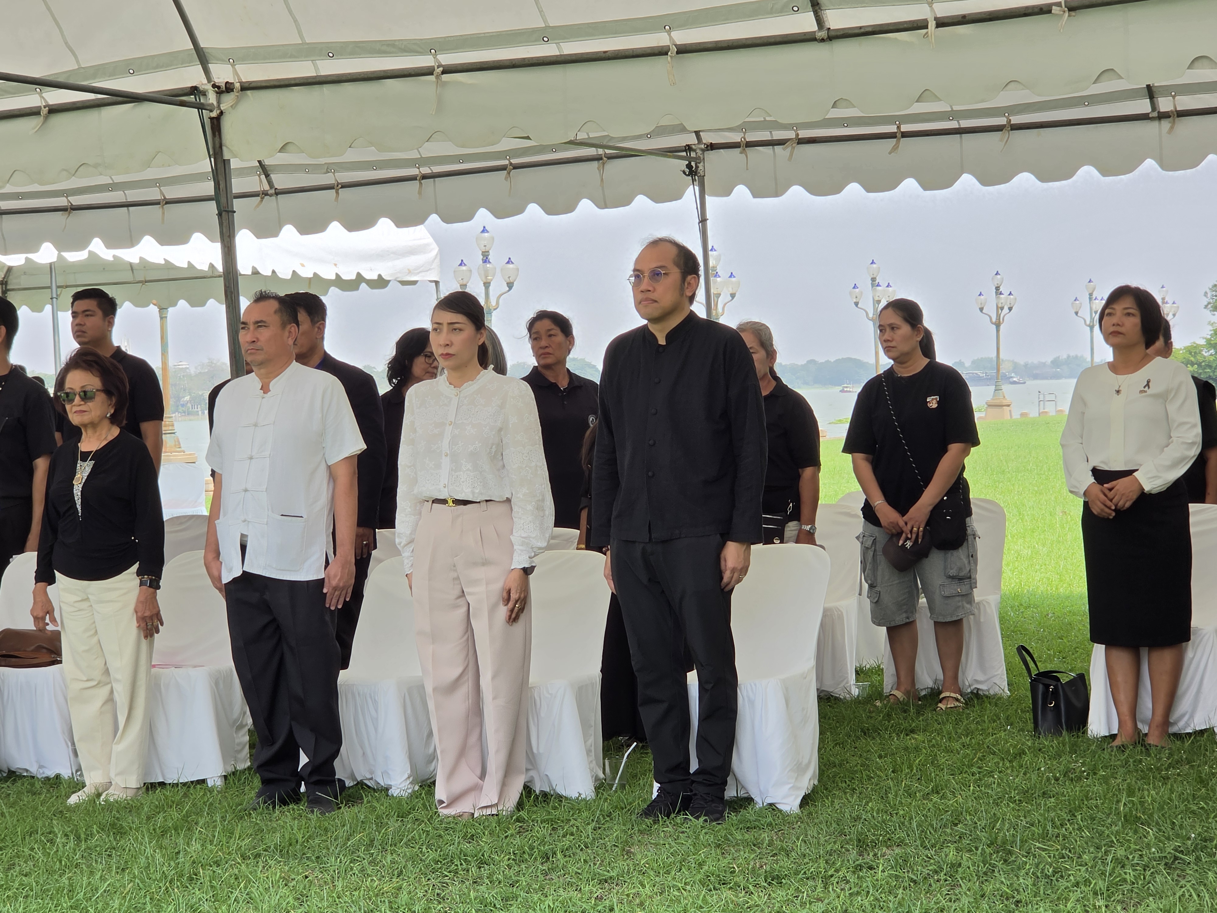 title - ปฏิรูปที่ดินจังหวัดพระนครศรีอยุธยา ร่วมพิธีเปิดโครงการ “ธรรมยาตรา ทสม.อยุธยา ทำความดีเพื่อแม่” สืบสานพระราชปณิธาน อนุรักษ์ทรัพยากรธรรมชาติ ฟื้นฟูวิถีชีวิตชาวลุ่มน้ำ  โดยมีกิจกรรมสำคัญเป็นการล่องเรือในลำน้ำเจ้าพระยา จาก 